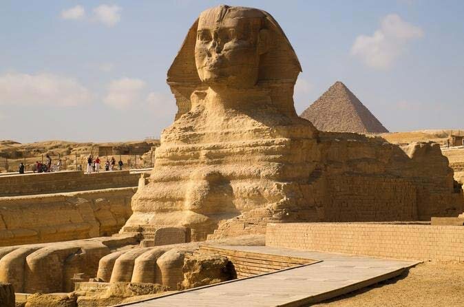 Lunch beneath the pyramids